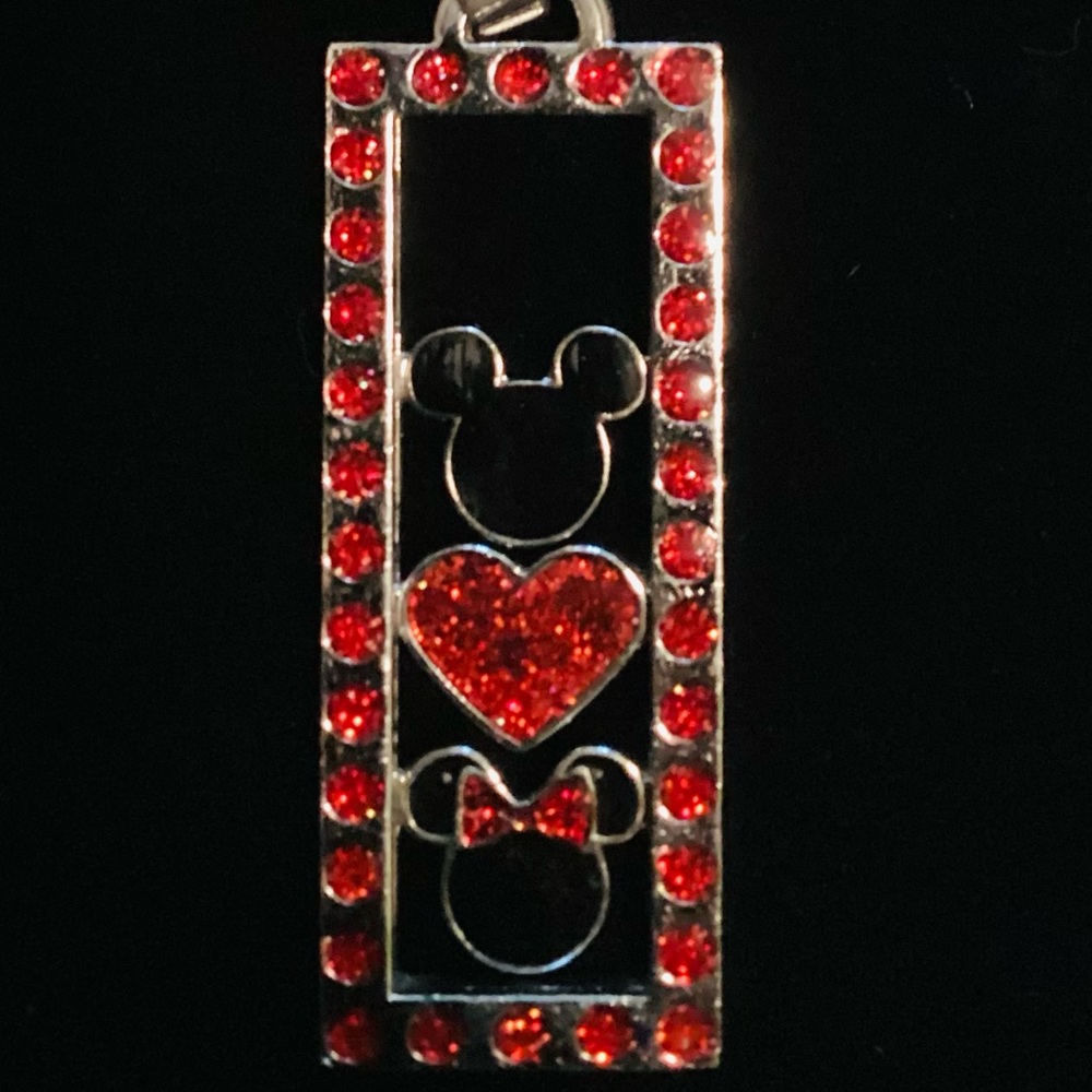 Disney beautiful shiny red Mickey LOVE Minnie key chain